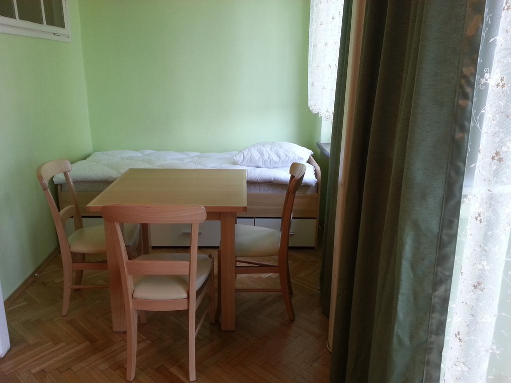 Apartament Familia Appartement Krakau Kamer foto